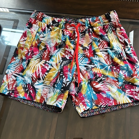 ROBERT GRAHAM Rainforest Tropical Swim Shorts - Picture 5 of 9
